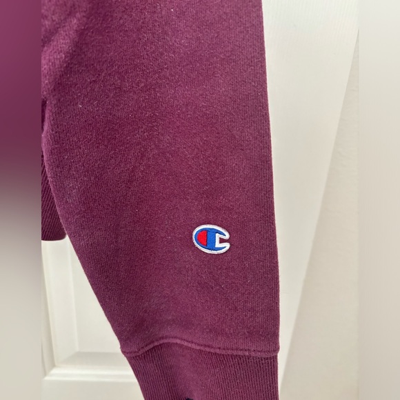 Trending color! Wine/Maroon Women’s Hooded Champion Sweatshirt size L - Picture 6 of 8